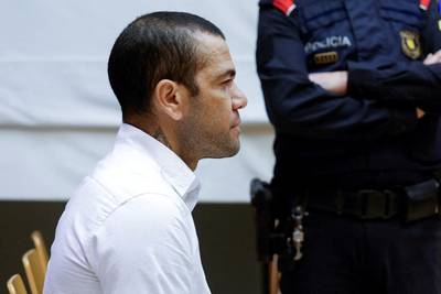 L’ex-footballeur brésilien Dani Alves condamné à quatre ans et demi de prison pour viol