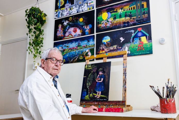 De 85-jarige Tilburger Piet Scheepers wil met zijn schilderijen het leven van vluchtelingen wat opfleuren.