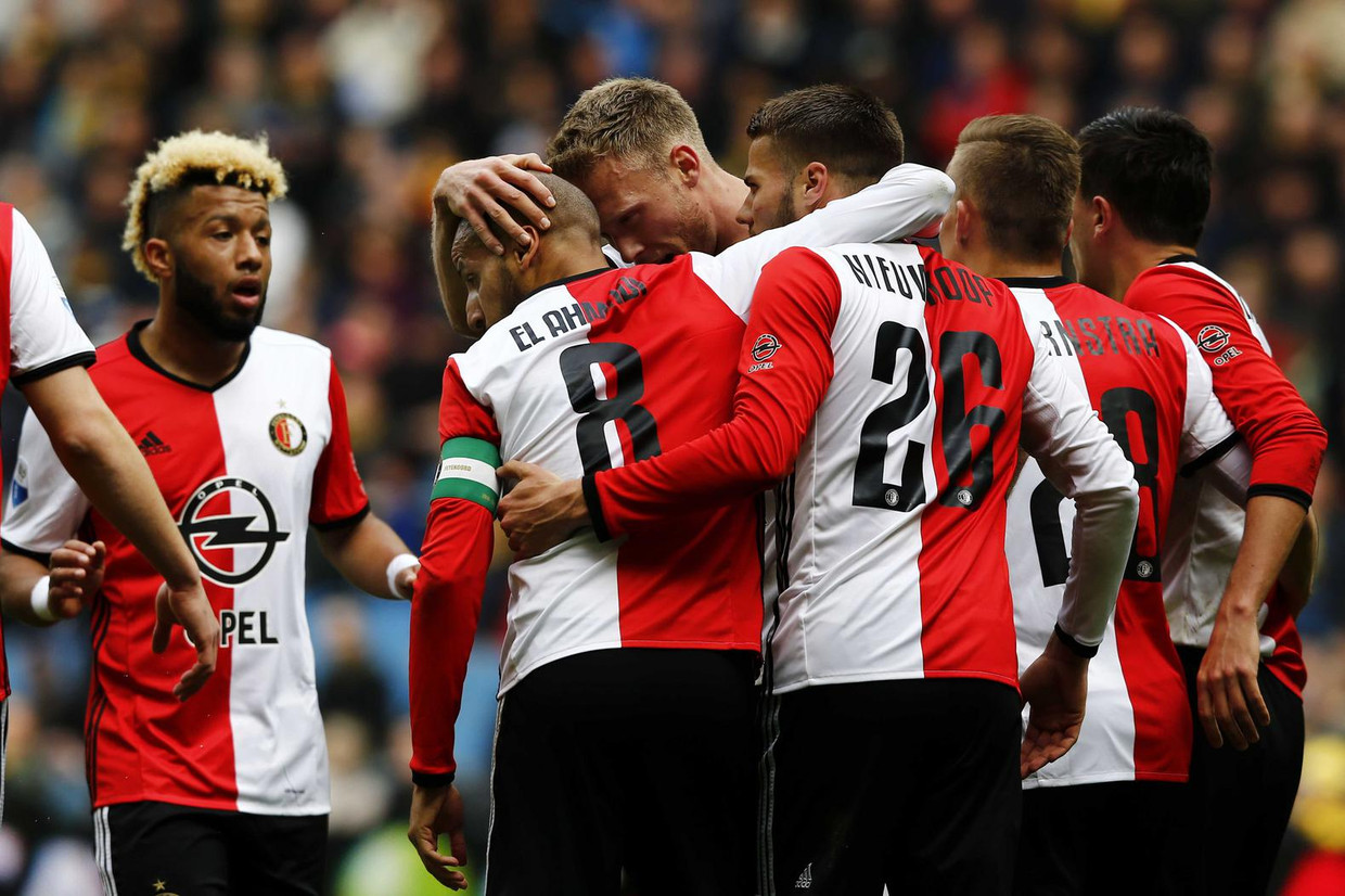 Feyenoord viert de 2-0 overwinning op Vitesse, 23-04-2017. Beeld anp