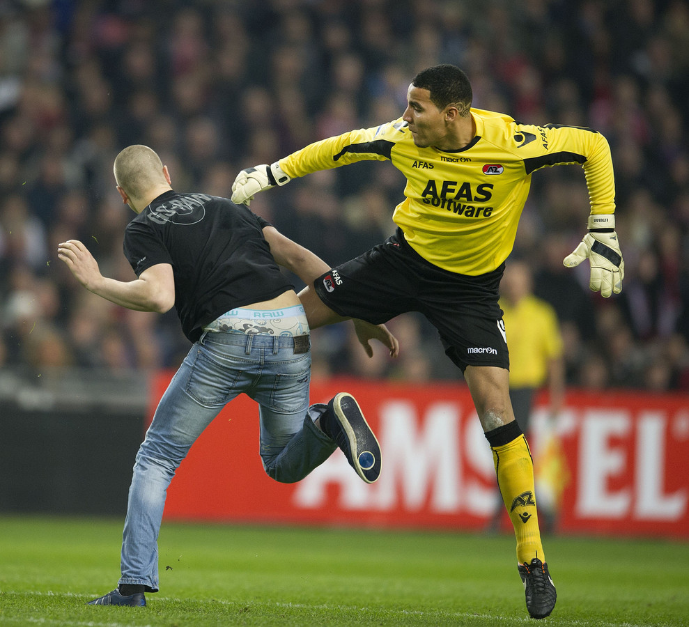 Football fights. Драка на футбольном поле. Драки в футболе. Драка футболистов. Стычки в футболе.