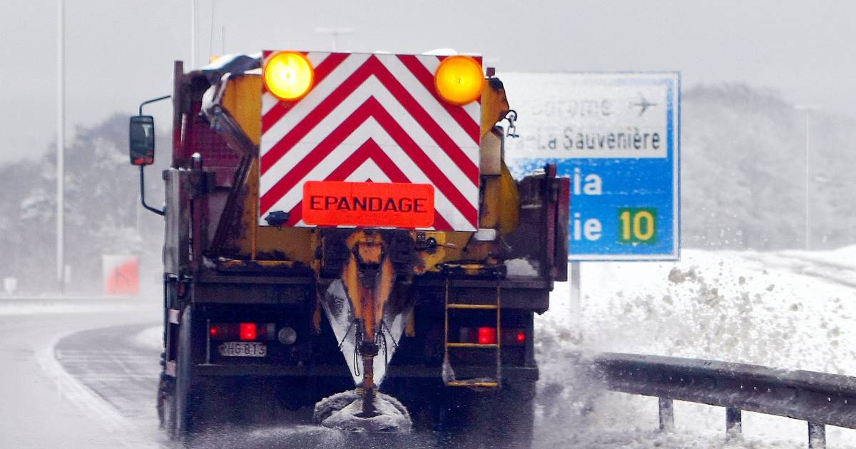 Stocks de sel : la Wallonie est prête à accueillir le gel et la neige sur  nos routes 