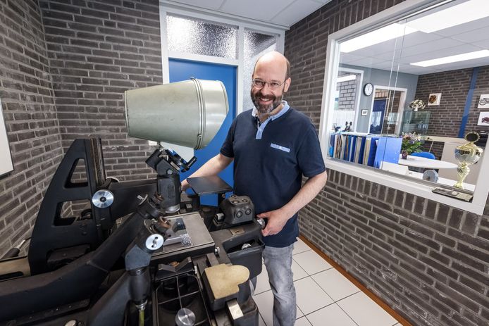 Nobby Assmann maakte een foto van de Carl Zeiss meetmachine die in de hal van het bedrijf staat. Daarmee won hij een fotowedstrijd van adviesorganisatie PKM.