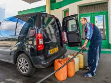 Waarom de benzineprijs blijft stijgen: ‘Het wordt nog erger’