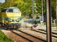 VIDEO. Infrabel verspreidt schokkende beelden van trein die tegen auto crasht voor nieuwe campagne