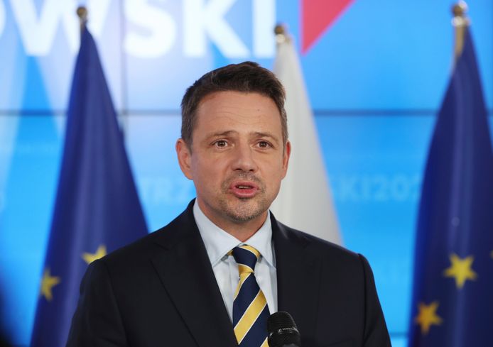 Rafal Trzaskowski, burgemeester van Warschau en viceleider van de PO, verloor zondag met 2 procentpunten van president Andrzej Duda.