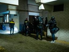 Man (46) gewond na schietpartij in woning waar ook vier kinderen waren, 43-jarige vrouw aangehouden