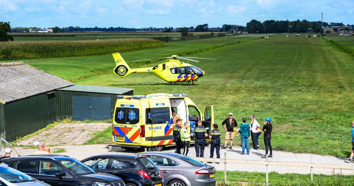 Paraglider stort neer en raakt zwaargewond op de grens van Aarlanderveen en Nieuwkoop - AD
