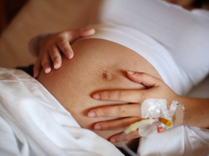 Fors meer ongevaccineerde zwangere vrouwen bij zwaar zieke Covid-patiënten in ons land: "We moeten zelfs kinderen ter wereld brengen bij geïntubeerde moeders”