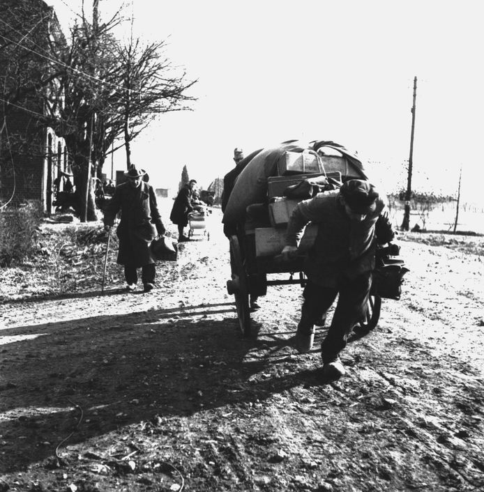 Vluchtelingen in het grensgebied in het voorjaar van 1945.