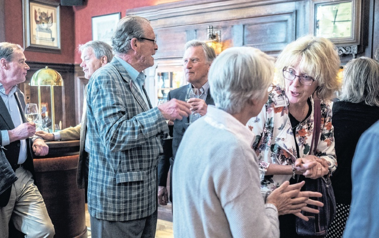 Leden van Rotaryclub Amsterdam-West tijdens hun wekelijkse bijeenkomst in sociëteit De Industrieele Groote Club. Beeld Patrick Post