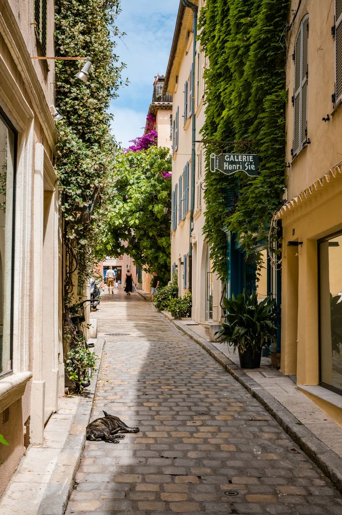 You will not find high-rise buildings in Saint-Tropez.  Everything still exudes the authentic southern French atmosphere.