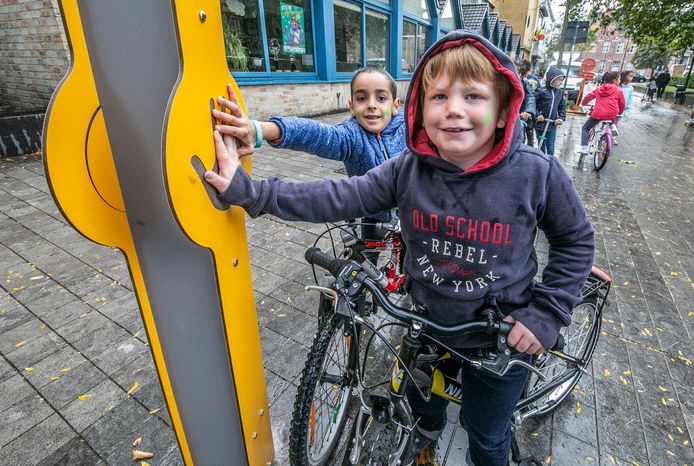 Kinderen die trappen of stappen vallen in de prijzen: “Gadgets en ...