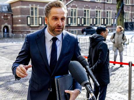 Kamerleden willen opheldering over gebruik privémail Hugo de Jonge, minister deze week gestopt met gebruik