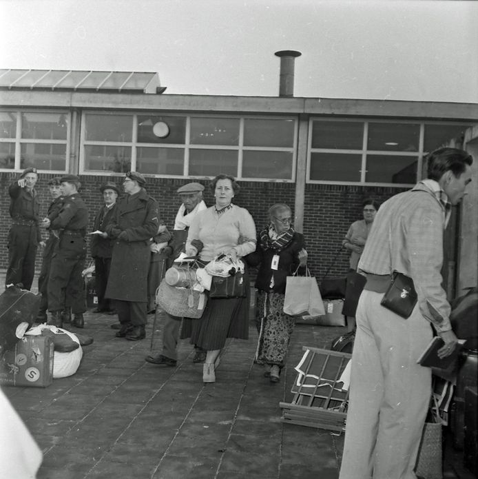 Repatrianten uit Indonesië zijn in 1958 in Budel