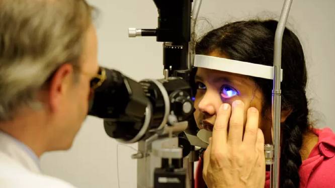 Honderden patiënten verder in het nauw: langer tekort aan medicijn tegen ernstige oogaandoeningen