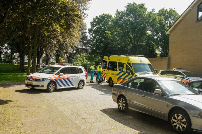 De hulpdiensten bij de woning in Deurne.