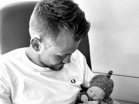 Mignolet papa pour la deuxième fois: “Ma femme aurait voulu que je reste encore un peu à la maison”