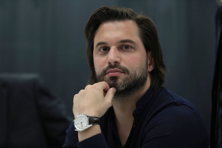 ‘Monsieur Bouchez illustreert eens te meer het spreekwoord dat de pot de ketel verwijt dat hij