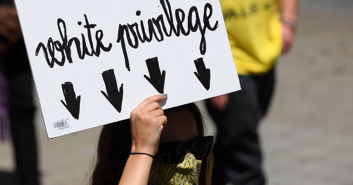 ‘Moeilijk om met witte mensen over