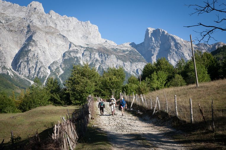 De Valbona-vallei in Albanië, het begin van de wandeling.  Beeld Lex van den Bosch