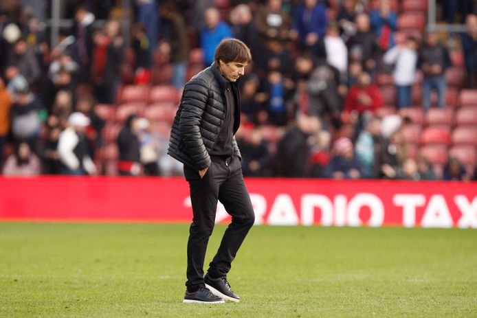 Antonio Conte verlaat het veld na afloop van de wedstrijd tegen Southampton (3-3).