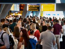Tekort aan beveiligers op Airport: 300 reizigers missen hun vlucht 