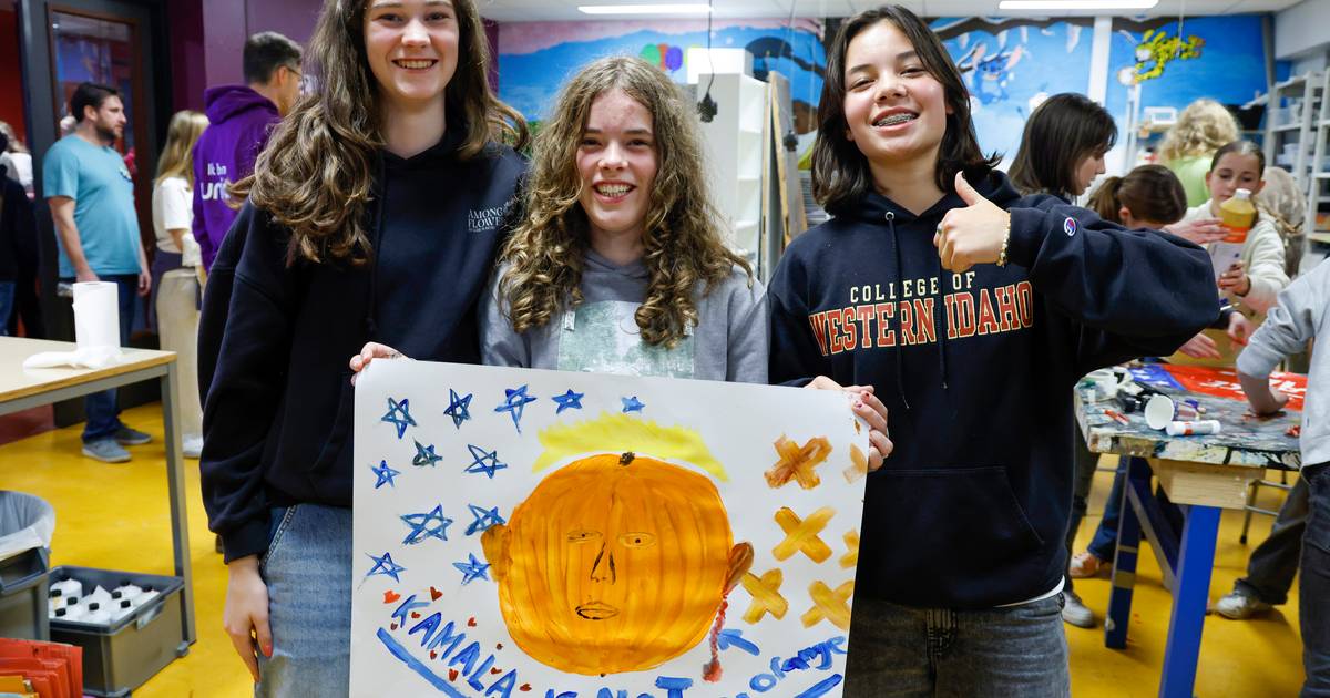 Op deze school blijven leerlingen de hele nacht op om de verkiezingen te volgen (en burgers en friet te eten)