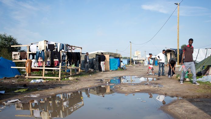 Het konvooi werd aangevallen in het vluchtelingenkamp 'De Jungle'.