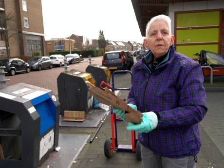 Utrechtse Jean (76) houdt zélf de buurt netjes nu vuilnisophalers al dagen achtereen staken