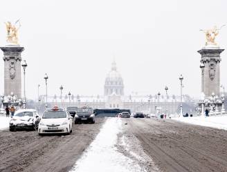 Sneeuw en ijzel blijven verkeer in regio Parijs hinderen
