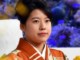 Emotioneel afscheid in Japan: prinses Ayako wuift keizerlijke familie vaarwel