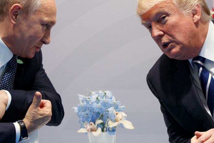 Poetin en toenmalig Amerikaans president Donald Trump op de G20 in het Duitse Hamburg. We schrijven 7 juli 2017. Trump was toen al vol lof over zijn Russische ambtsgenoot.