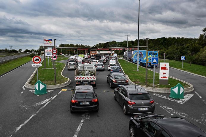 De tankstations die nog open zijn in Frankrijk worden drukbezocht.