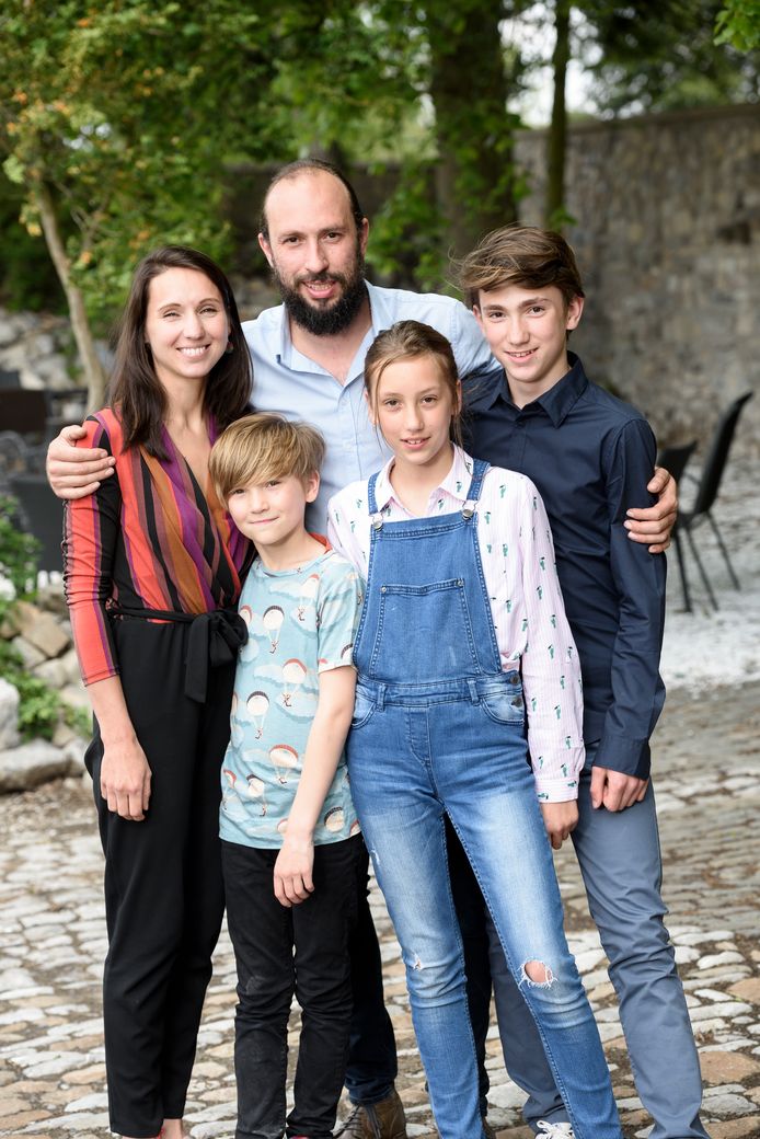 Francesco Planckaert met zijn partner Magali en hun kinderen Devon, Noa en Yukka