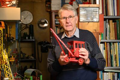 Helmig Kleerebezem schrijft wat minder, maar houdt oog op oude hijskranen