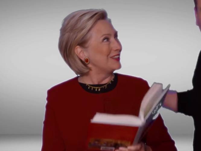 Hilary Clinton duikt op in grappig Grammy's-spotfilmpje over Donald Trump