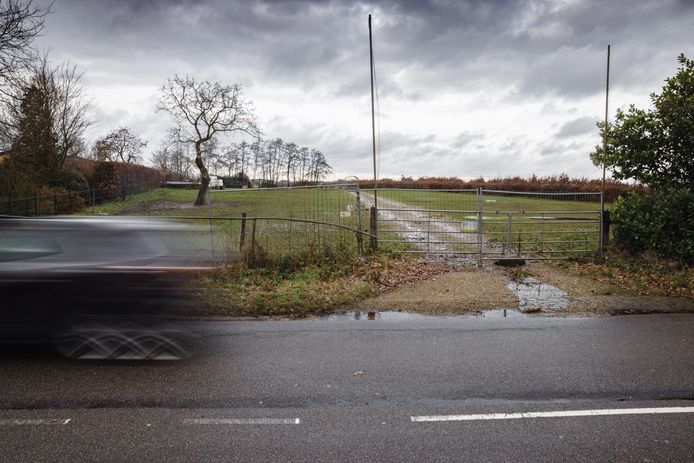 Op en rond de plek van hoeve De Grient van Rinus Blom wil de gemeente Etten-Leur, eigenaresse van de grond, honderd flexwoningen bouwen. Daar is volop discussie over.