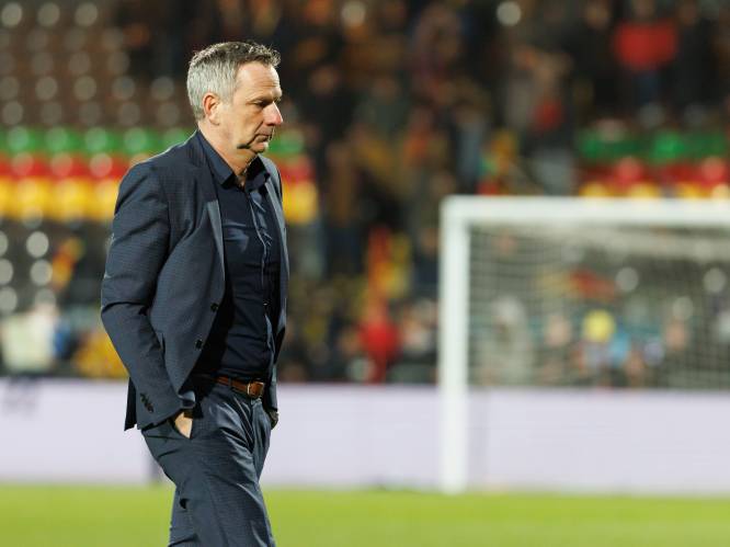 Trainer Dominik Thalhammer houdt de Oostendse moed erin, ondanks vreselijke start tegen Standard: “Het is pas voorbij als het écht voorbij is”