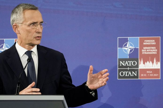 Jens Stoltenberg waarschuwt de Russen.