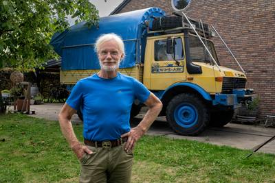 Wim woont in vrachtwa­gen, afwisse­lend in Middelrode en op Cyprus: 'Als de kou komt, trek ik naar h