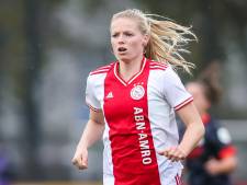 Nadine Noordam (24) zegde baan op om bij Ajax fullprof te worden, nu gloort haar eerste landstitel