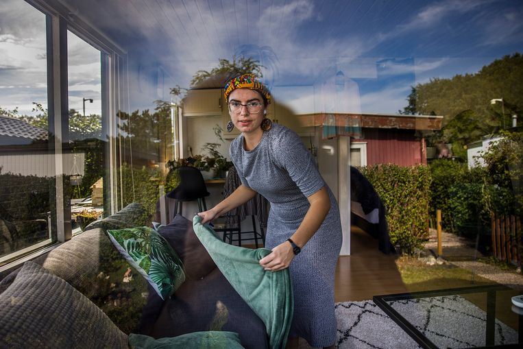 ‘Op de rommelmarkt heb ik de helft van mijn kleding verkocht. Ik moest wel, in mijn huisje kon ik het allemaal niet kwijt.’ Beeld Arie Kievit