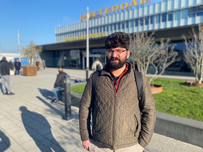 Capellenaar Idris Genc (34) boekte halsoverkop een vlucht naar Turkije.