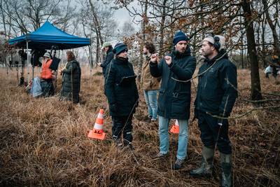 Snorrende camera’s in Peel waar je anders spelden kan horen vallen, Gouden Helm speelt in film ook r