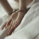 De slaapkamergeheimen van Sandra (41): “Ik ben sterk en feministisch, maar wil in mijn seksleven gedomineerd worden”