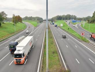 Zeven jaar cel voor vader van 4 die inrijdt op oplegger: “Was vooraf bedachte poging om echtgenote te vermoorden”