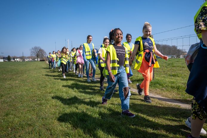 Basisschool Libos doet een sponsorwandeling voor de actie "Help Oekraïne".