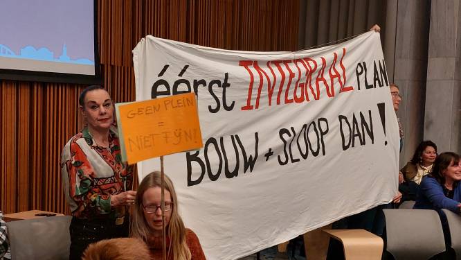 Arnhem wil vasthouden aan tientallen woningen op speelveld, ondanks verzet vanuit buurt en raad