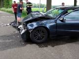 Flinke schade na botsing tussen twee auto's bij Laren