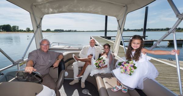 Dreigend huwelijksdrama na diefstal partyboot wordt alsnog sprookje - De Gelderlander